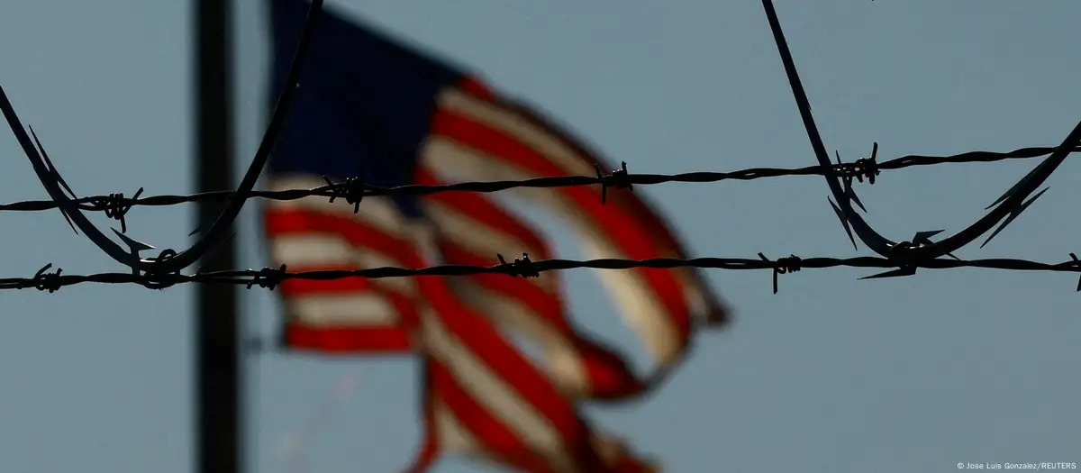 «Чувствую себя таджиком в России». Отношение к мигрантам в США ужесточаются