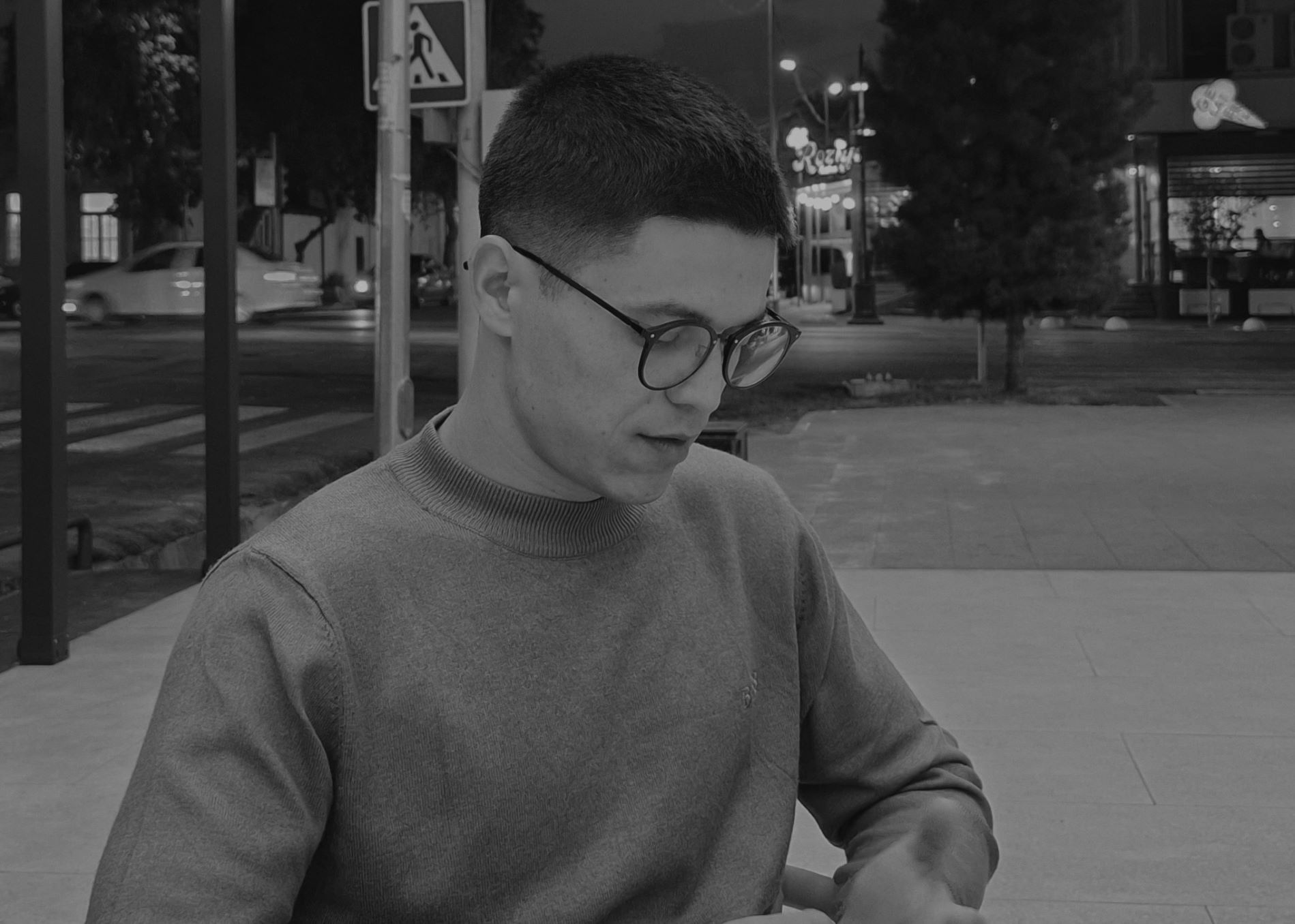 «Я чаще обращаюсь к теме феминизма». Как таджикский художник победил в конкурсе на стыке искусства и активизма в Узбекистанее