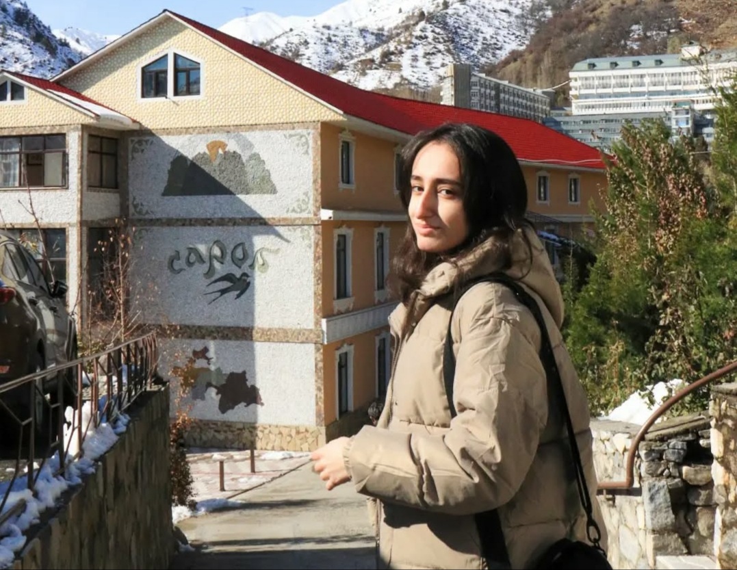«Мое искусство должно задавать вопросы». Как Хусноро совмещает живопись, фотографию и педагогику
