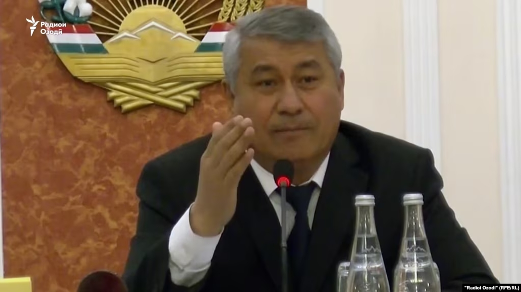 Радиои Озодӣ: Раиси пешини Кӯлоб пеш аз муҳлат аз зиндон раҳо шудааст