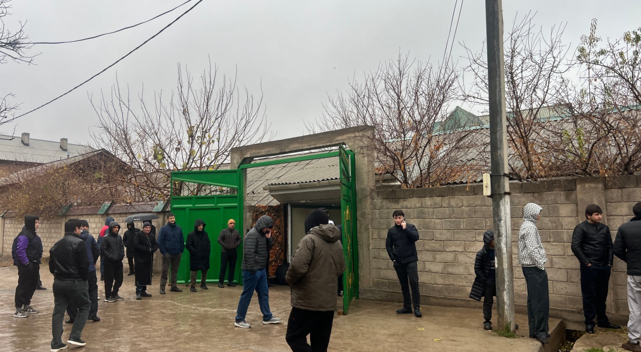 Ба модари Қобилҷон Алиев хона тақдим кардаанд