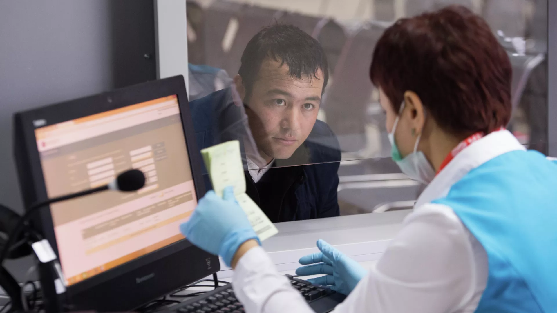 Русия мехоҳад муҳлати муоинаи тиббӣ барои муҳоҷиронро кам кунад