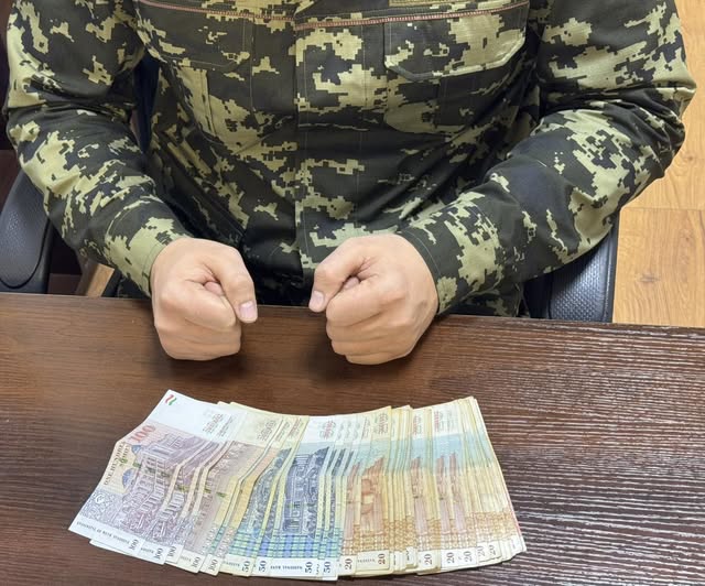 Як муовини комиссари ҳарбӣ барои гирифтани пора боздошт шудааст