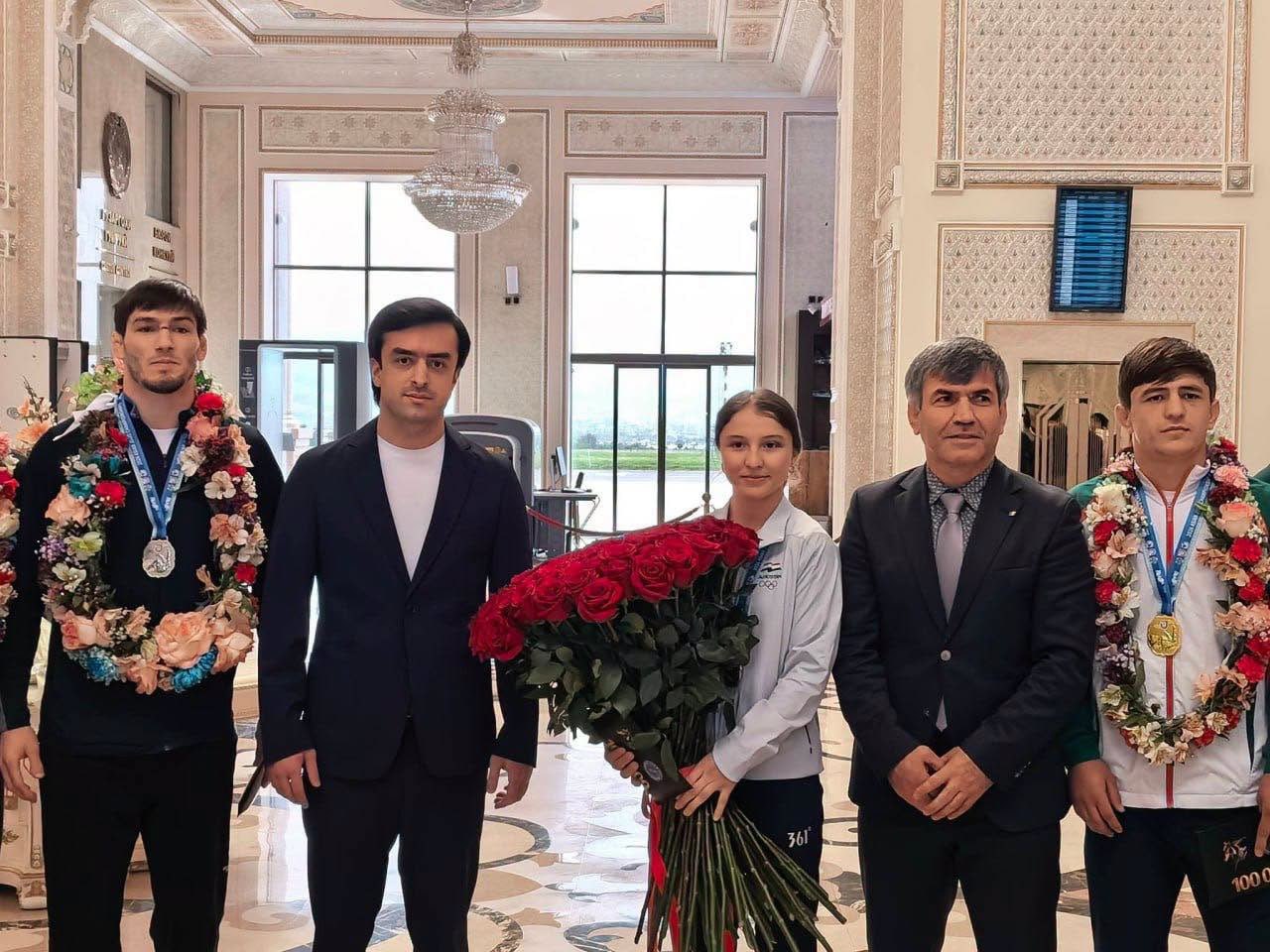 Ба ҳар як ҷоизадори Чемпионати Осиё 100 ҳазор сомонӣ тақдим шуд