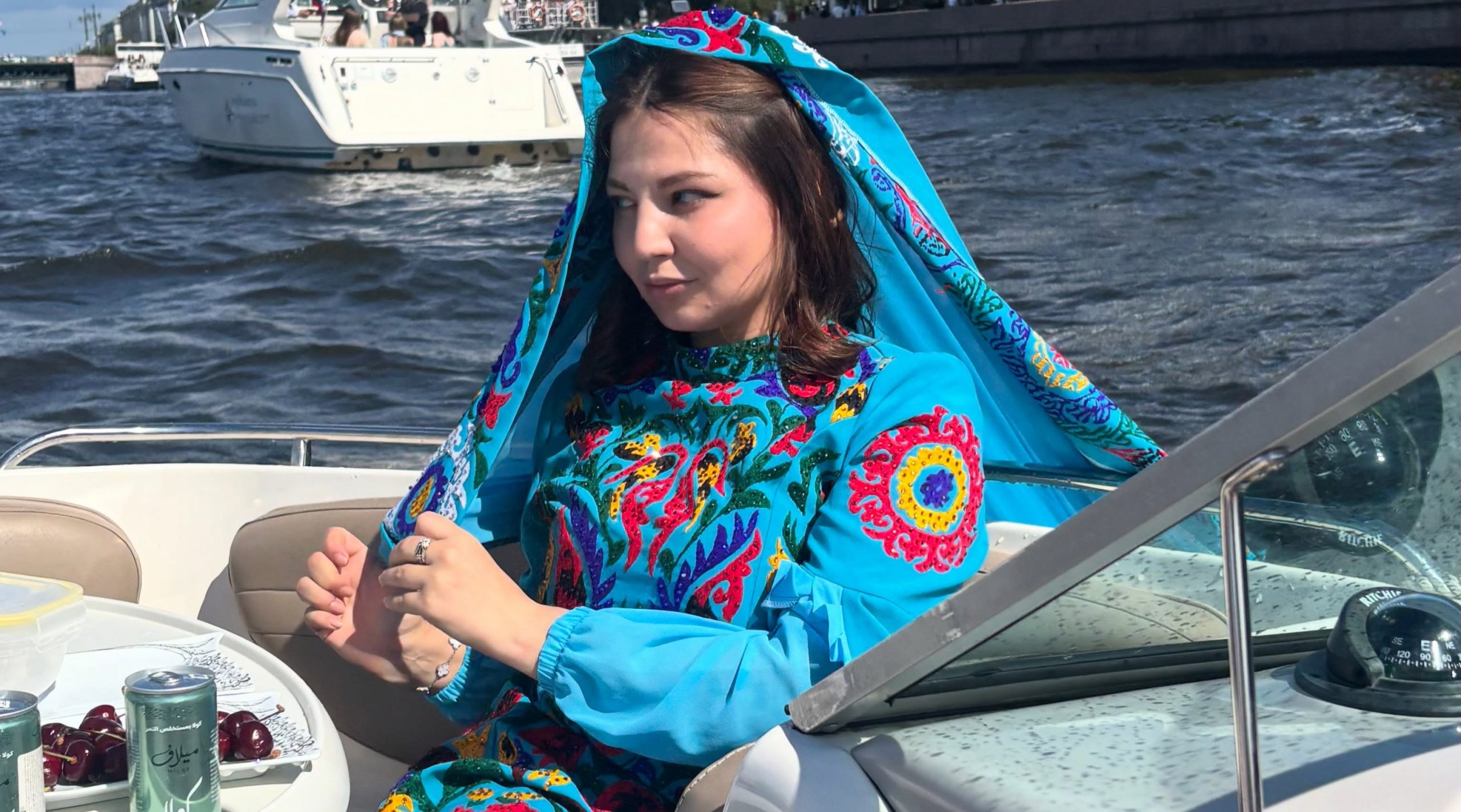 «Все произошло совершенно случайно». Как таджикский язык изменил жизнь девушки из Москвы